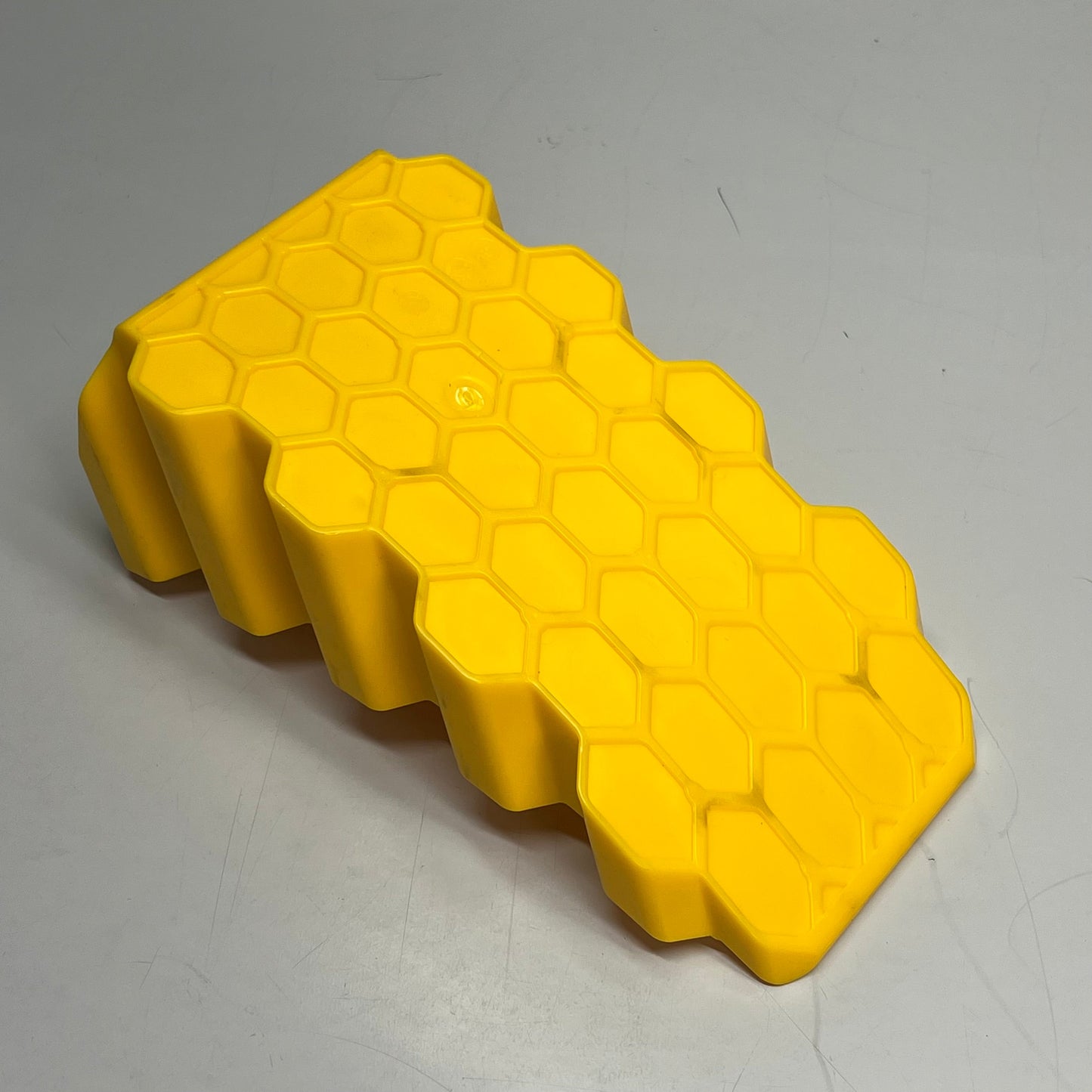 CAMCO Honeycomb Curved Camper/RV Leveler Chock 4" Lift Yellow/Black 44428